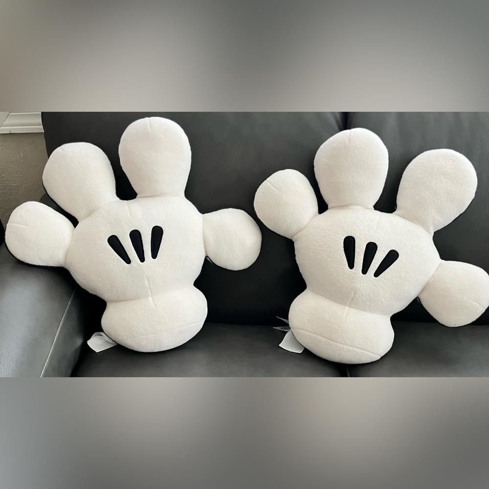 Disney’s Mickey Mouse Hands throw accent pillows.